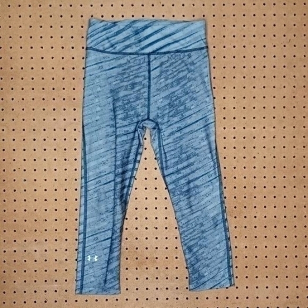 Under Armour womens gray black distressed striped compression capris XS EUC